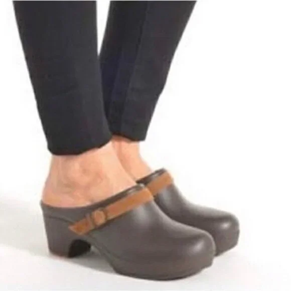CROCS Brown Tan Clogs with Leather Strap - Picture 1 of 10